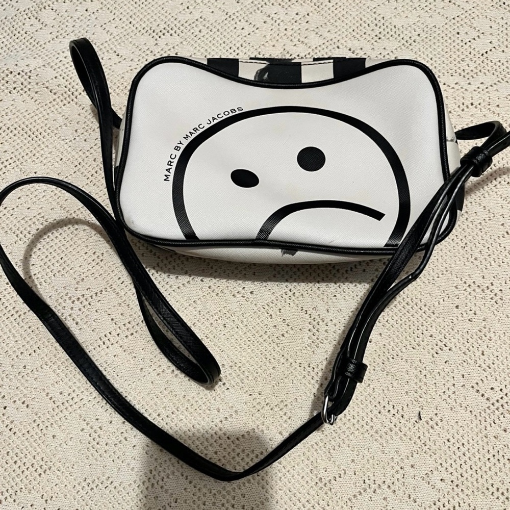 Marc By Marc Jacobs Unsmiley Sally Crossbody Bag !Rare! - Picture 4 of 9